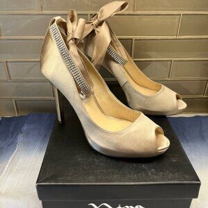 Beautiful Jeweled Heels! EUC - Size 8